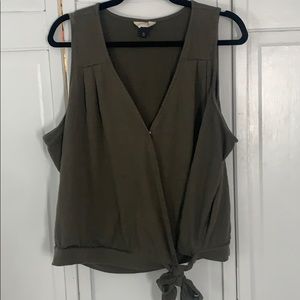 Universal thread size XXL green tank top